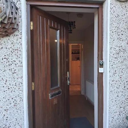 דירה 2 Bedroom House *