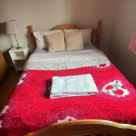 2 Bedroom House Whites Town